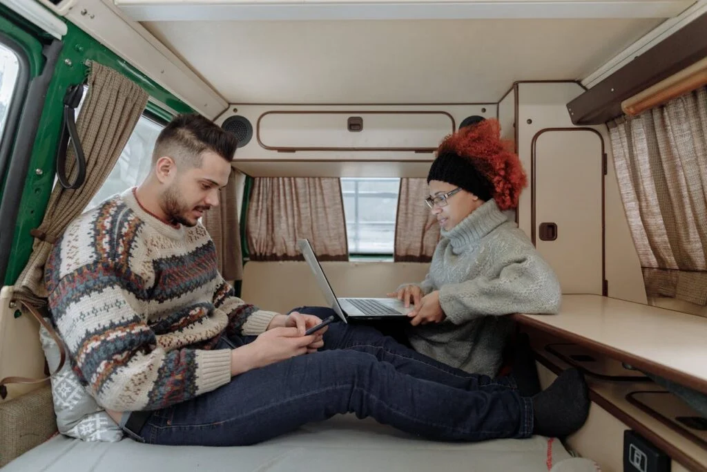 Best apps for RV travel showing mobile navigation and trip planning tools used by RV travelers on the road