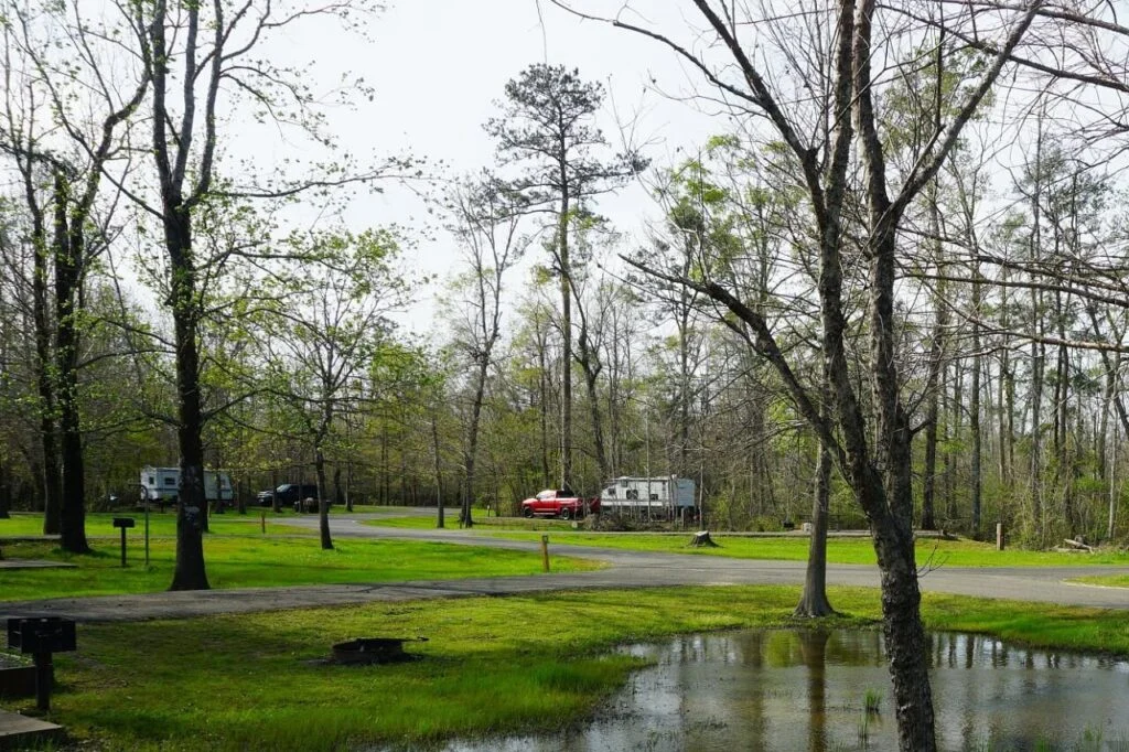 campgrounds in Louisiana guide covering RV park options amenities pricing reservations seasonal patterns and travel planning tips for campers