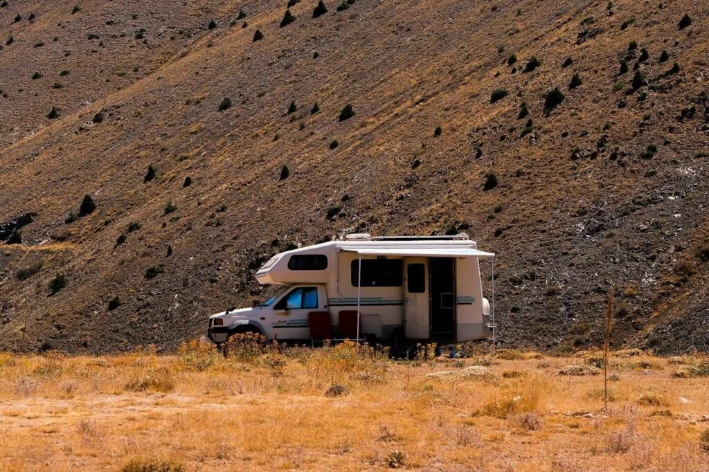 Finding the best boondocking RV guide showing off grid camping locations solar power water storage dry camping tips and RV self sufficiency setup