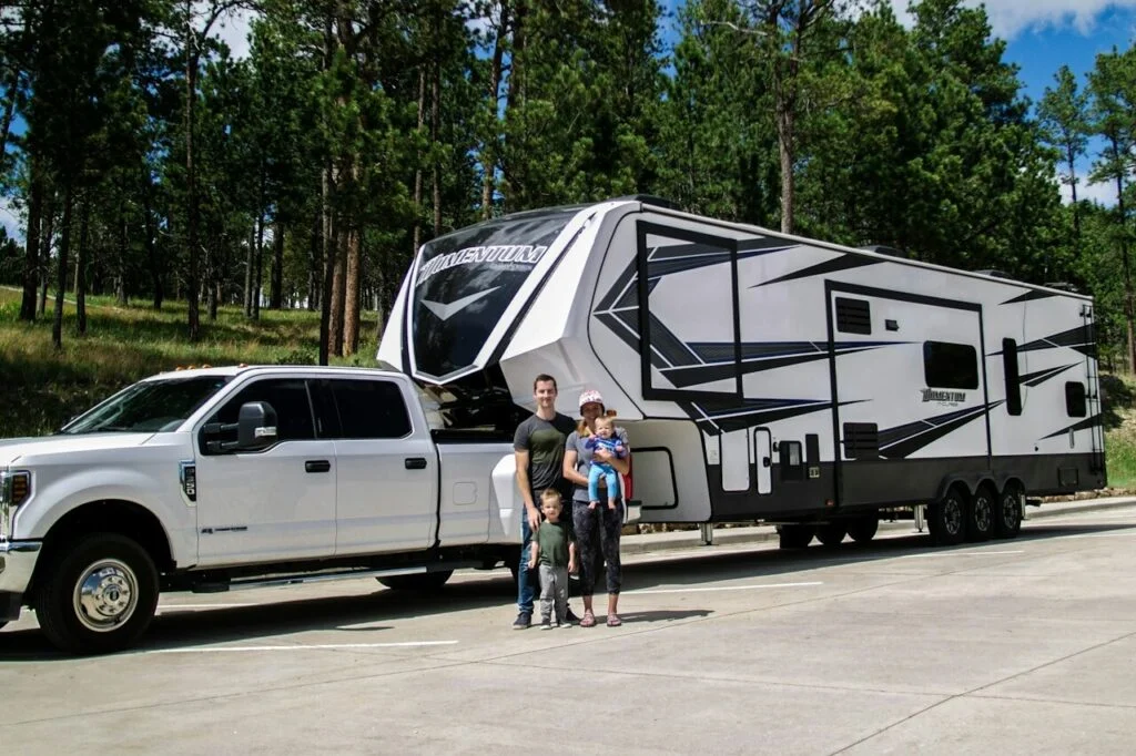 Finding the best RV for large family travel with spacious layouts, bunkhouse floorplans, and high sleeping capacity